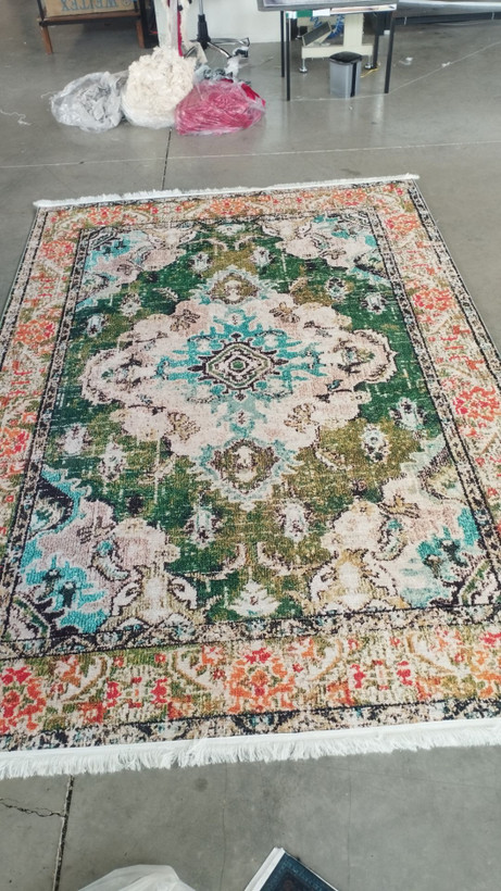 فرشینه سبز جنس رویه مخمل هازان تُرک نرم و صاف زیره استُپ دار (ضدلغزش) m100