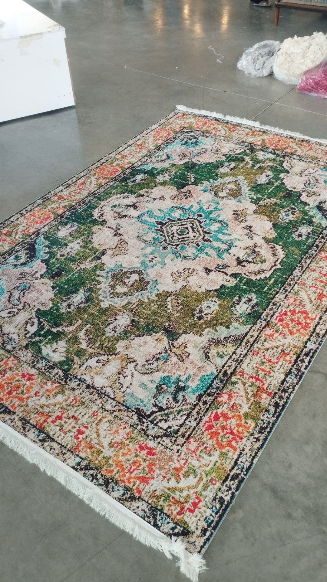 فرشینه سبز جنس رویه مخمل هازان تُرک نرم و صاف زیره استُپ دار (ضدلغزش) m100