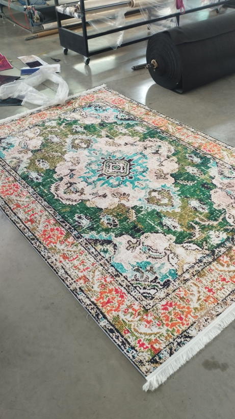 فرشینه سبز جنس رویه مخمل هازان تُرک نرم و صاف زیره استُپ دار (ضدلغزش) m100