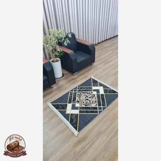 فرشینه مدرن مشکی طلایی رویه مخمل نررم | زیره استُپ دار (ضدلغزش) ابعاد مختلف h396
