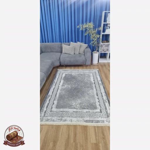 فرشینه مدرن خاکستری h174 با حاشیه طرح یونانی – مخمل تُرک، ضد لغزش و قابل سفارش در ابعاد دلخواه