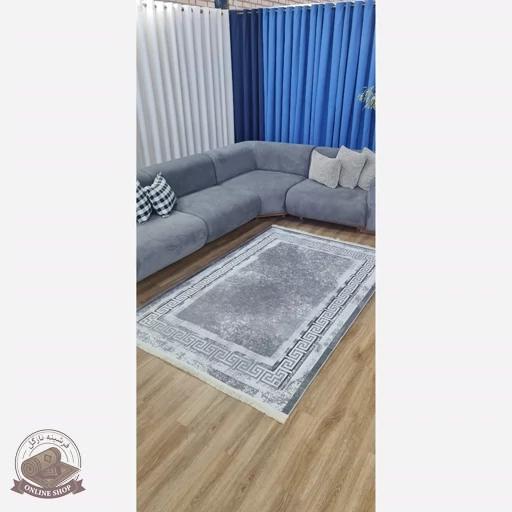 فرشینه مدرن خاکستری h174 با حاشیه طرح یونانی – مخمل تُرک، ضد لغزش و قابل سفارش در ابعاد دلخواه