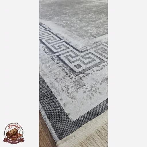 فرشینه مدرن خاکستری h174 با حاشیه طرح یونانی – مخمل تُرک، ضد لغزش و قابل سفارش در ابعاد دلخواه