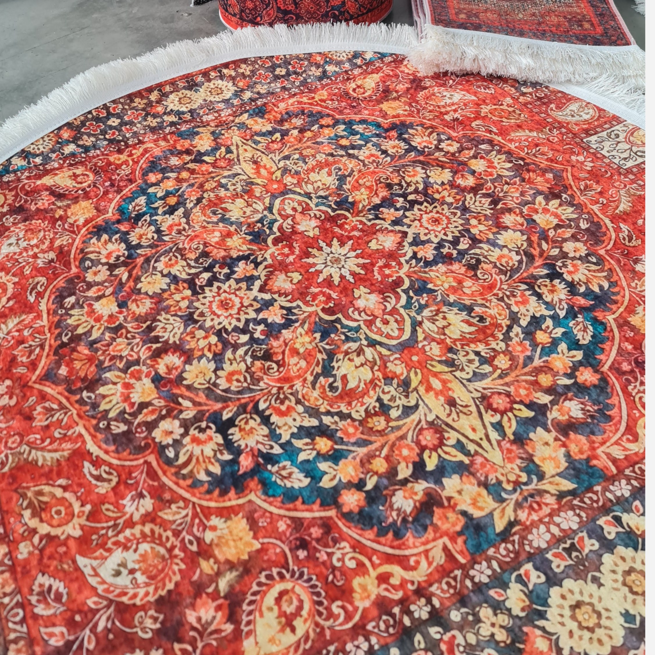 فرشینه مدرن جنس مخمل دایره ای استُپ دار (سفارشی) u111 (پس کرایه)