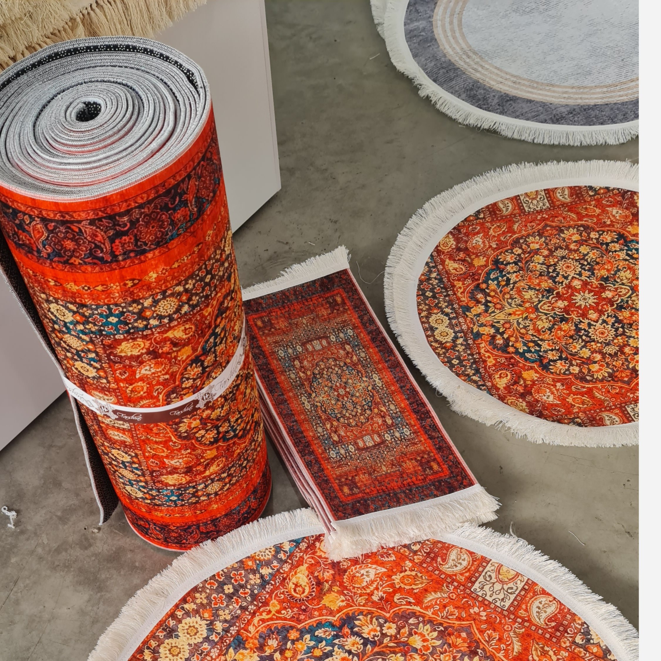 فرشینه مدرن جنس مخمل دایره ای استُپ دار (سفارشی) u111 (پس کرایه)