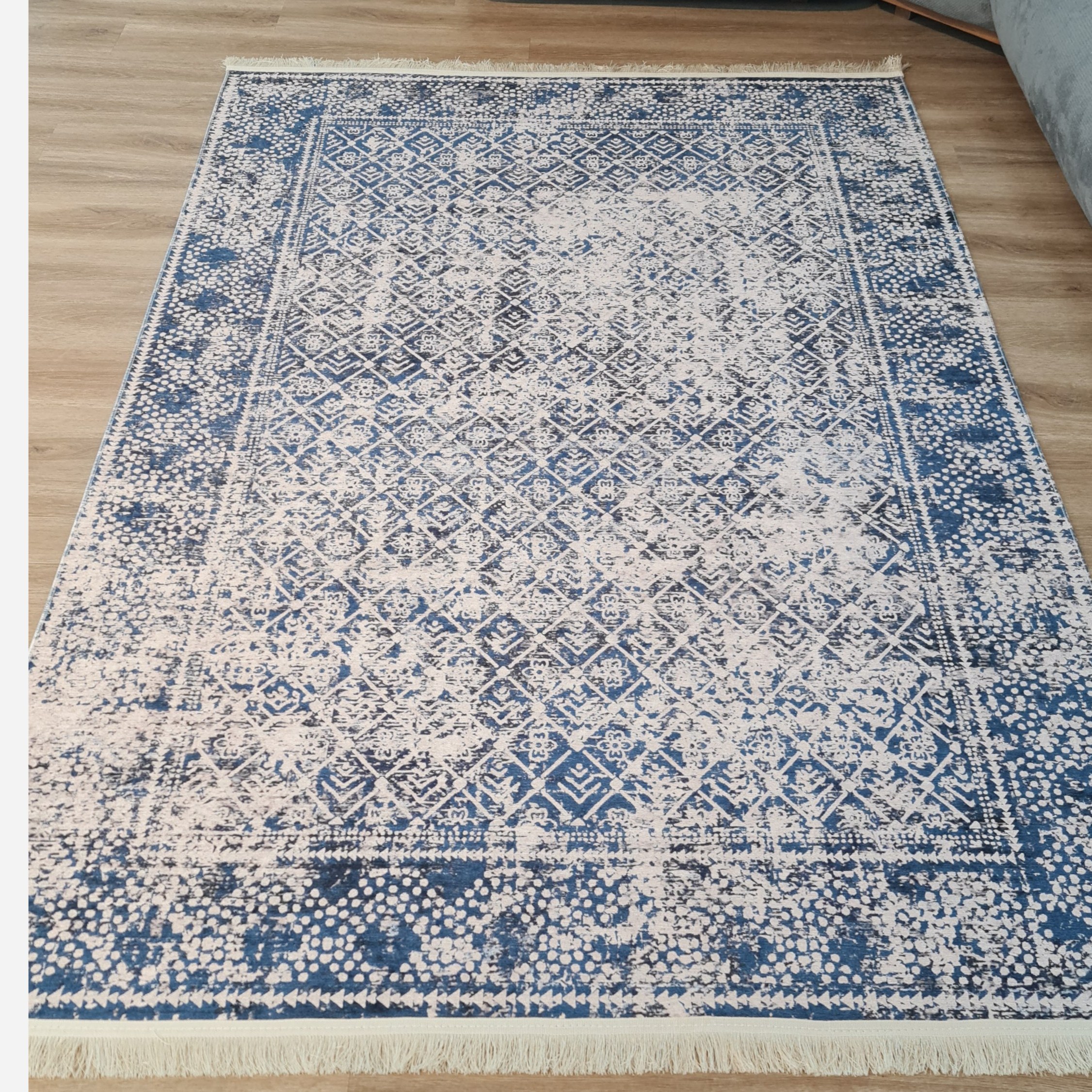 فرشینه مخمل ابی کم رنگ مدرن ترمز دار (ابعاد دلخواه) u632 (پس کرایه)