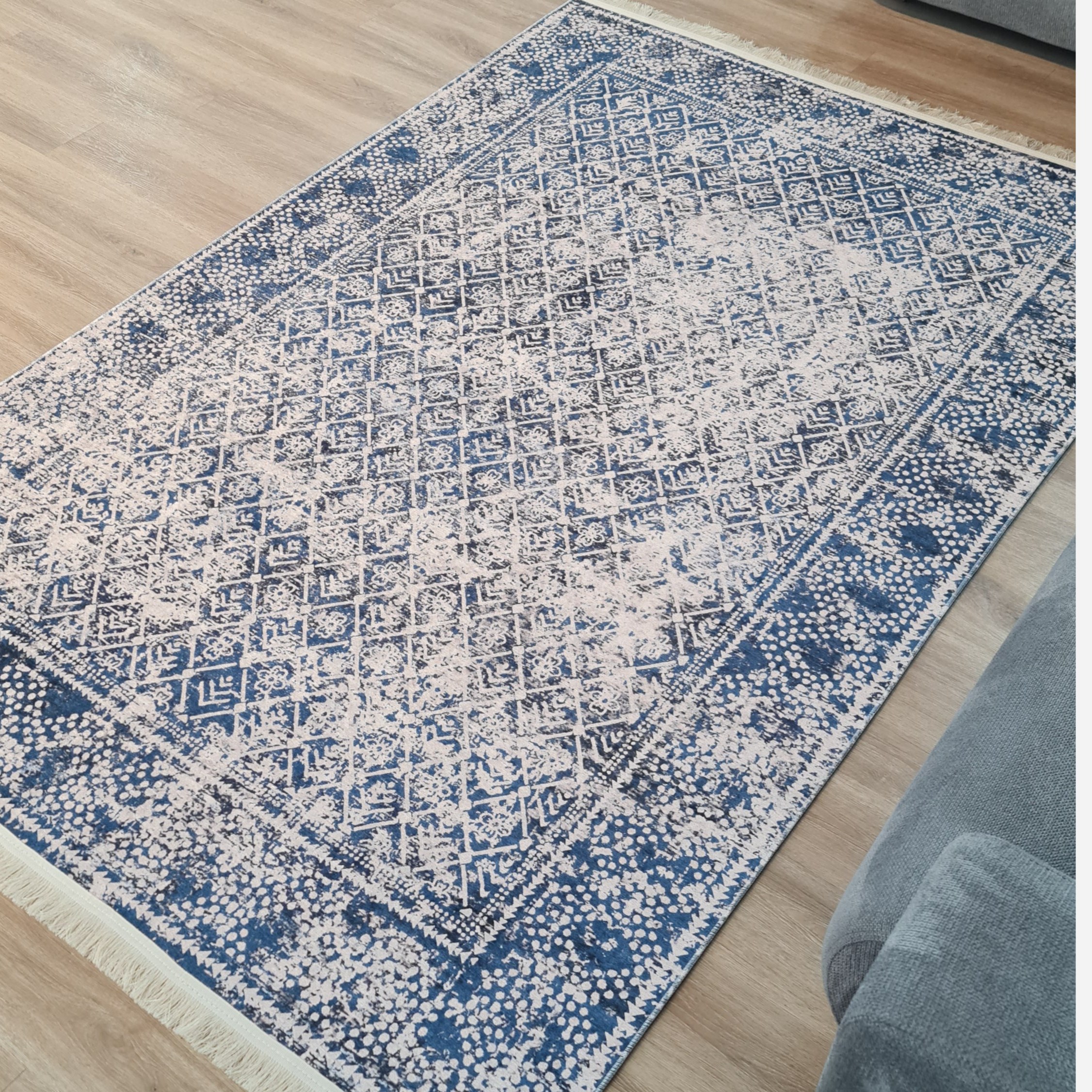 فرشینه مخمل ابی کم رنگ مدرن ترمز دار (ابعاد دلخواه) u632 (پس کرایه)