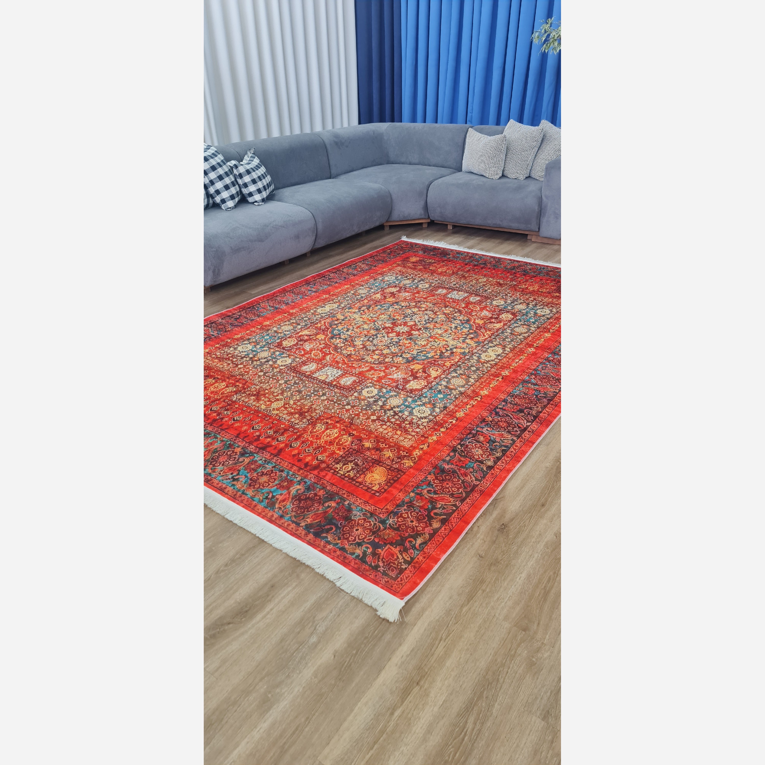 فرش قرمز لاکی روشن جنس مخمل زیره استُپ دار( ابعاد سفارشی) (پس کرایه)