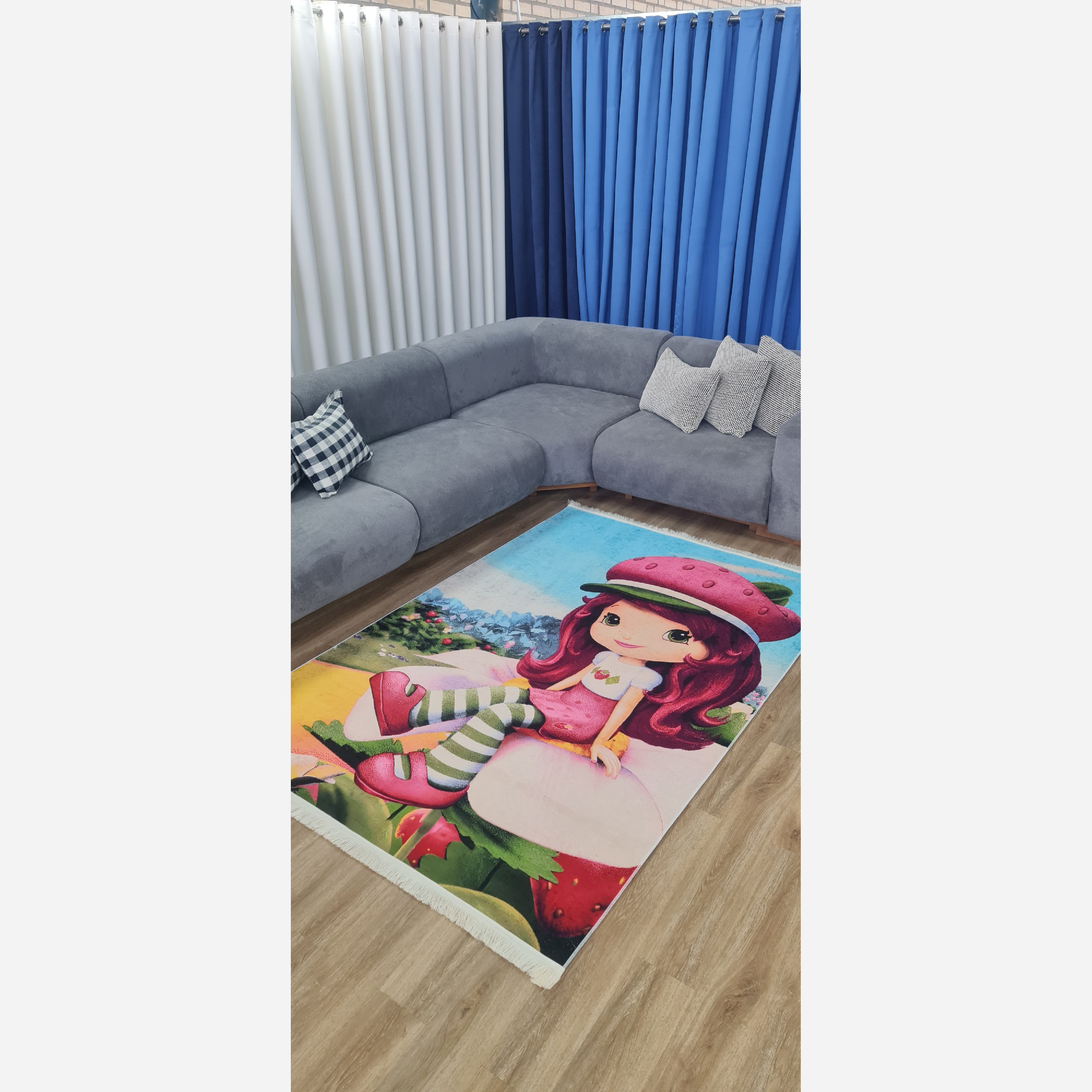 فرش کودک جنس مخمل طرح دخترانه استُپ دار( ضد سُر) (پس کرایه)