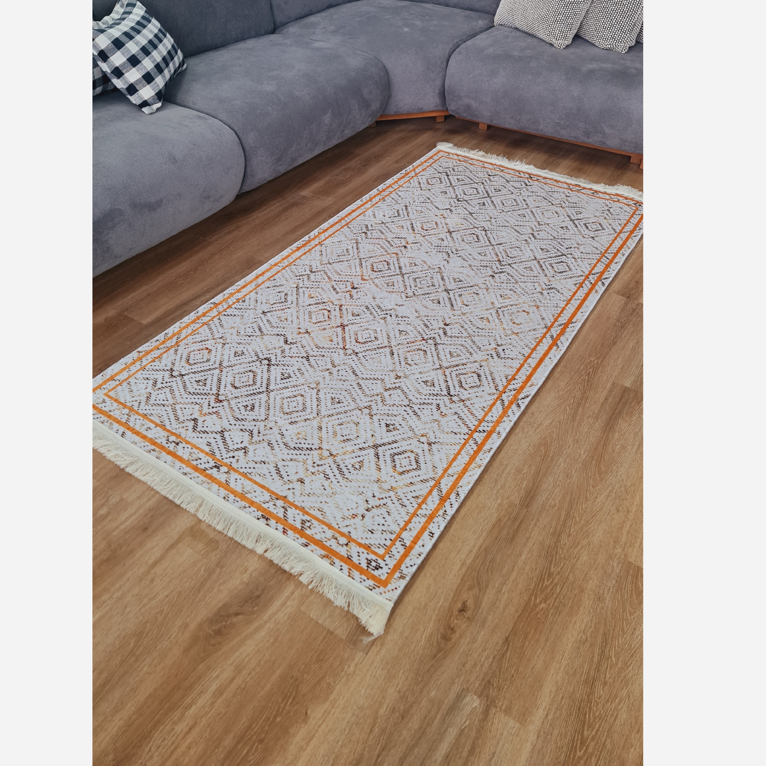 فرشینه کناره و راهرویی جنس مخمل طرح هندسی استُپ دار (پس کرایه)