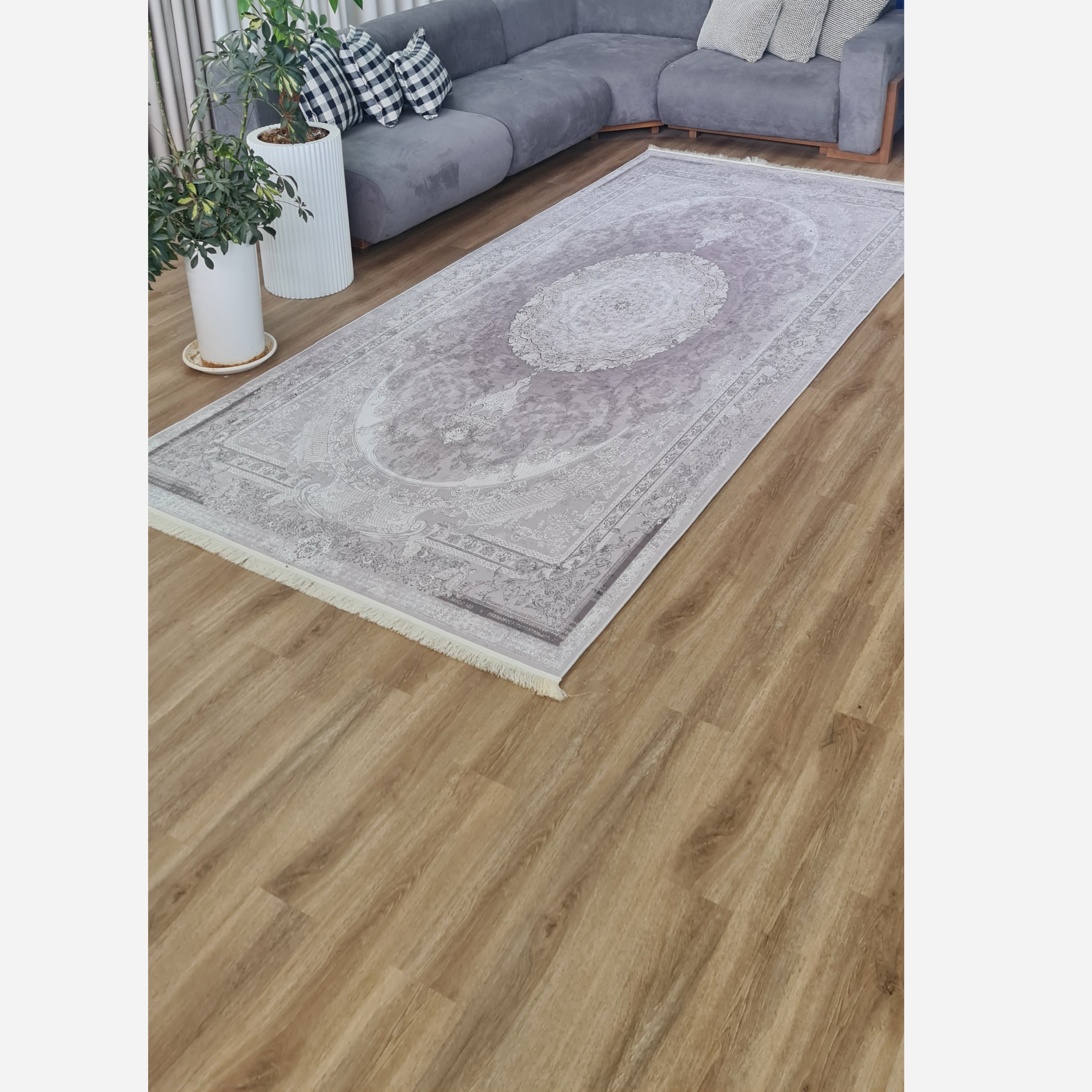 فرش کناره خاکستری مدرن جنس مخمل تُرک ابعاد دلخواه استُپ دار (ضد سُر) (پس کرایه)