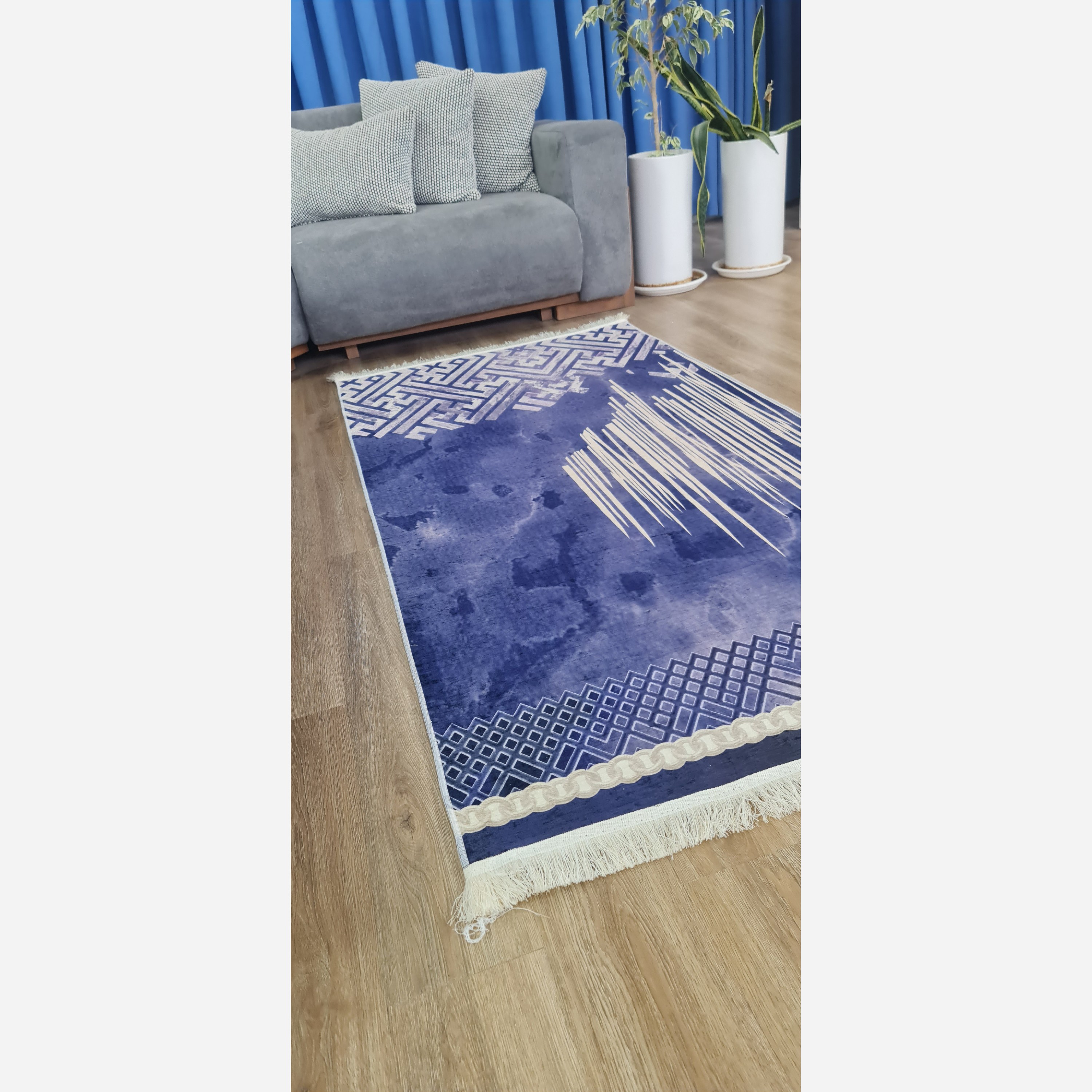 فرشینه سرمه ای مدرن جنس مخمل تُرک استُپ دار ابعاد دلخواه (پس کرایه)