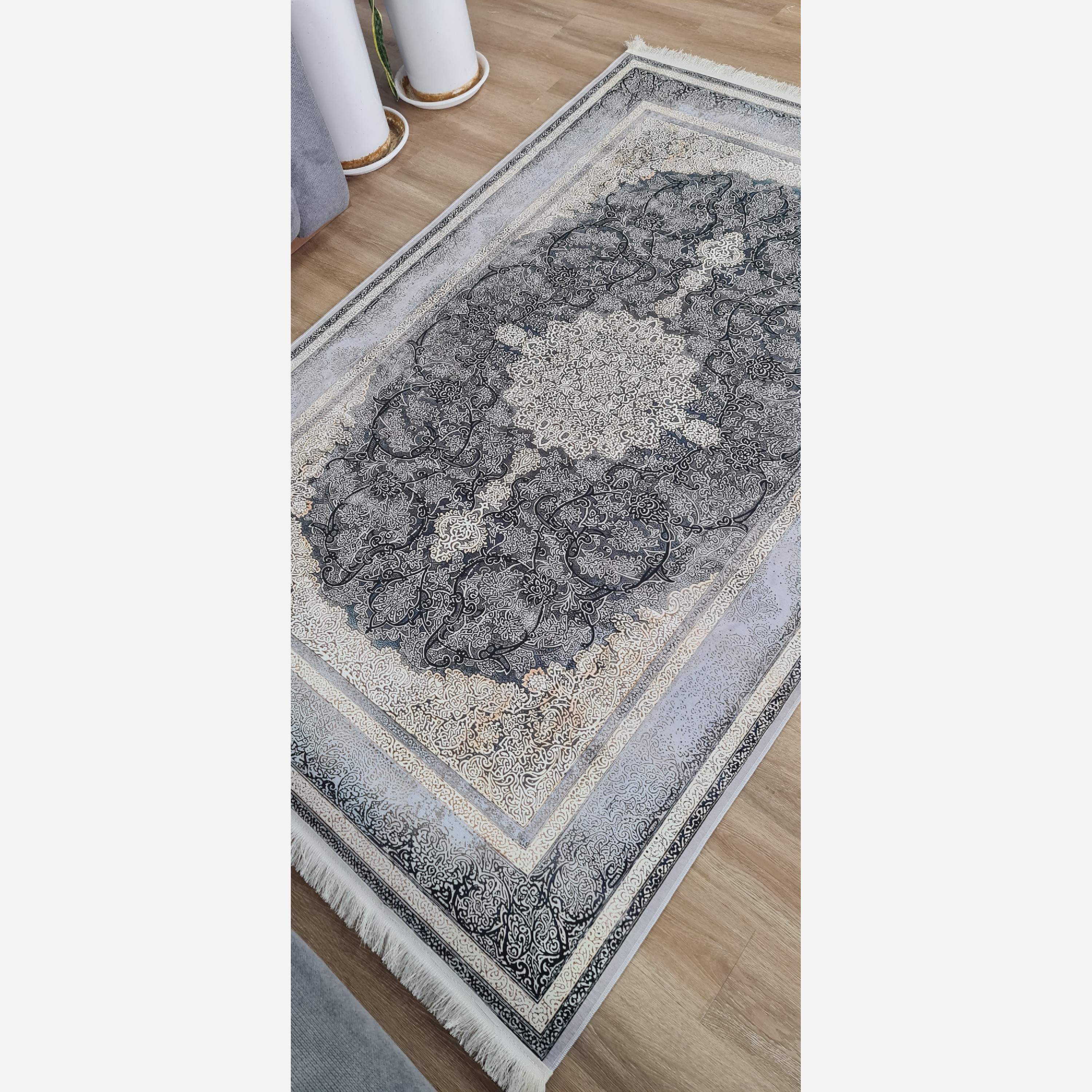 فرش طوسی مدرن جنس مخمل هازان تُرک استُپ دار (ضد سُر) (پس کرایه)