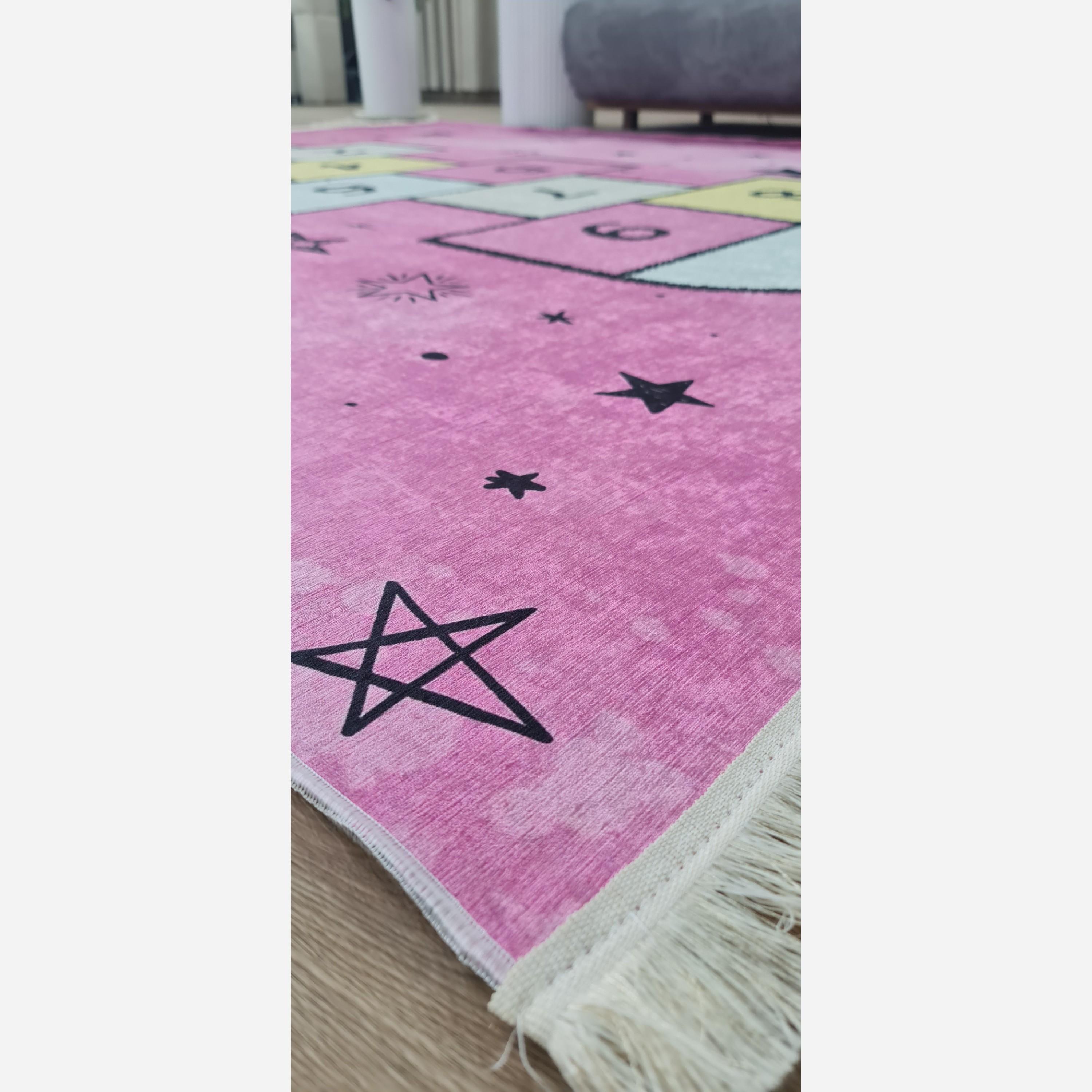 فرش کودک جنس مخمل طرح لِی لِی استُپ دار( ضد سُر) (پس کرایه)