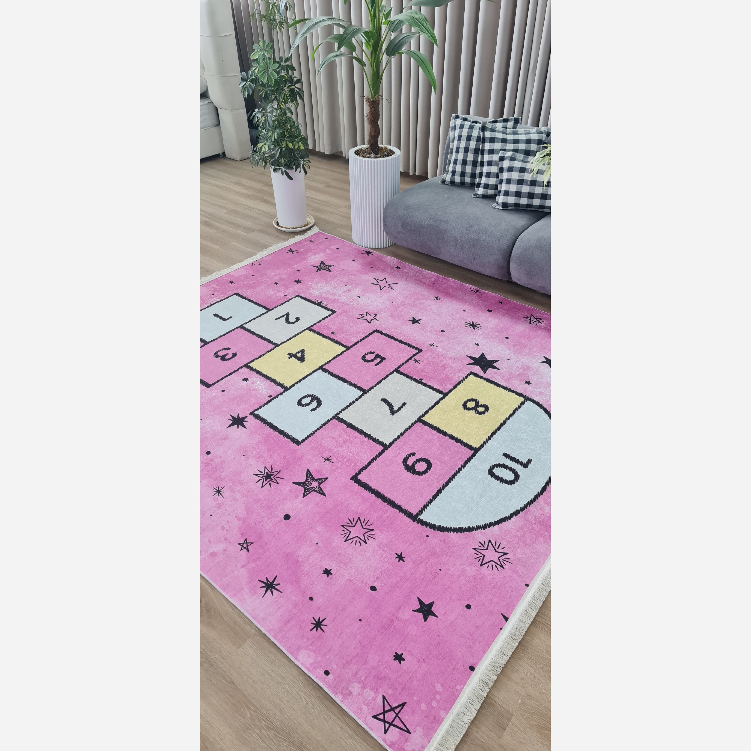 فرش کودک جنس مخمل طرح لِی لِی استُپ دار( ضد سُر) (پس کرایه)