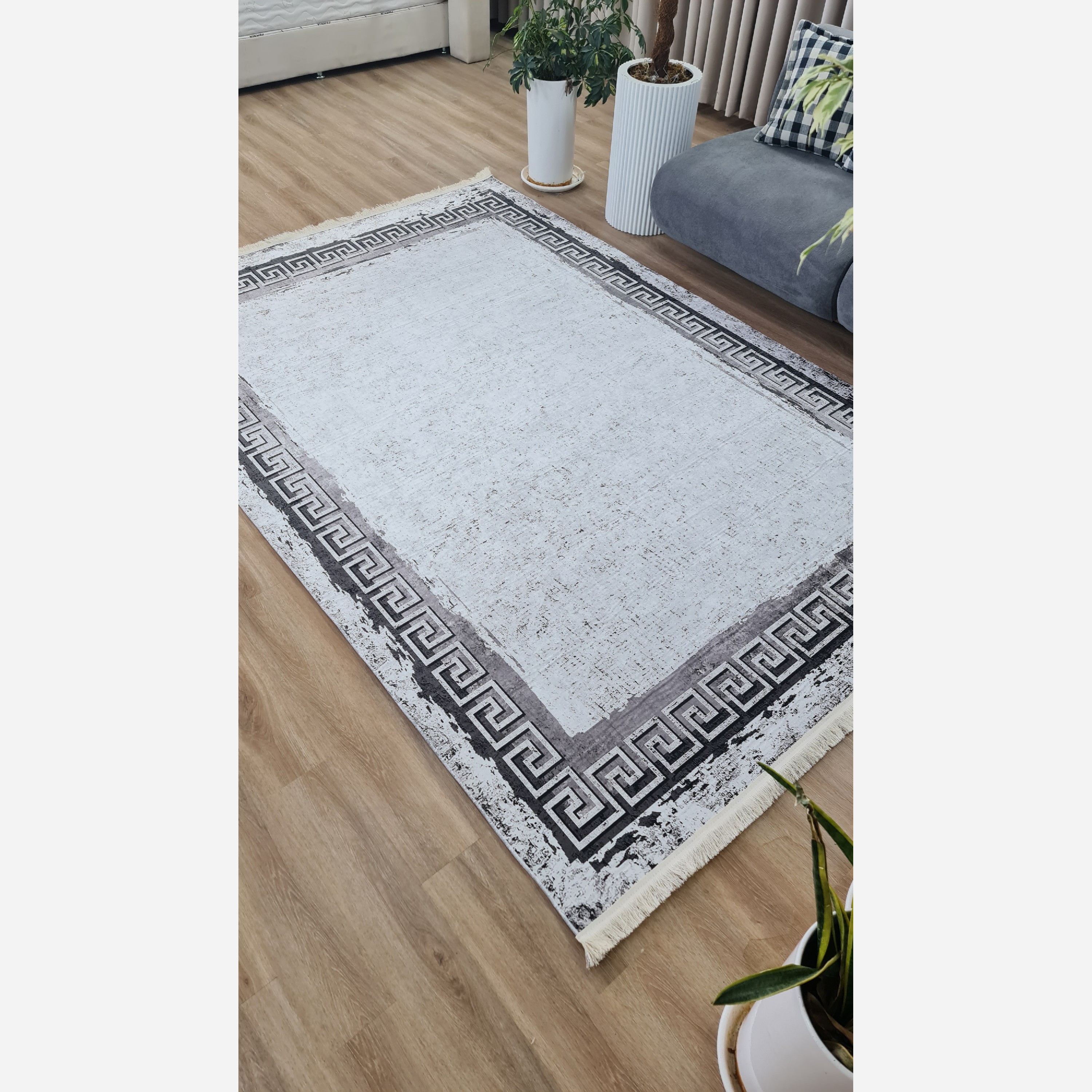 فرش خاکستری مدرن جنس مخمل استُپ دار (اصلا سُر نمیخوره) (پس کرایه)