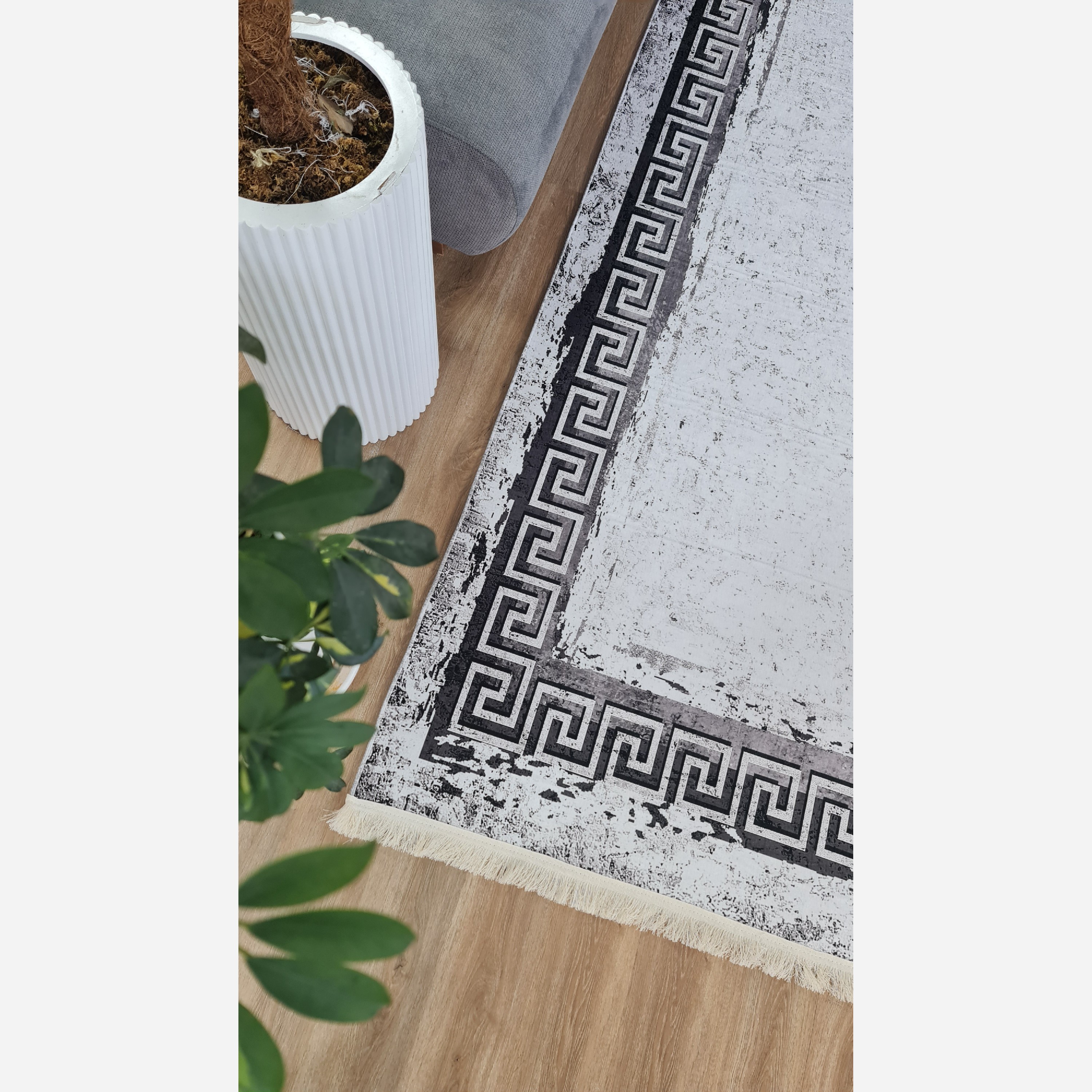 فرش خاکستری مدرن جنس مخمل استُپ دار (اصلا سُر نمیخوره) (پس کرایه)
