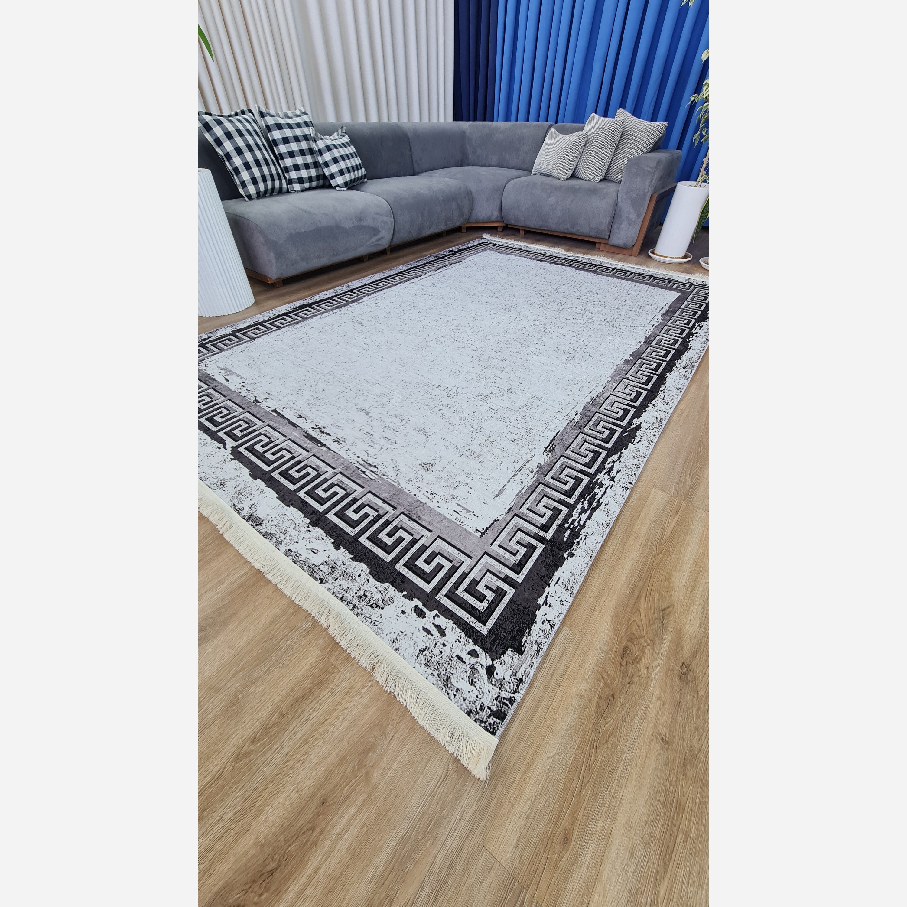 فرش خاکستری مدرن جنس مخمل استُپ دار (اصلا سُر نمیخوره) (پس کرایه)