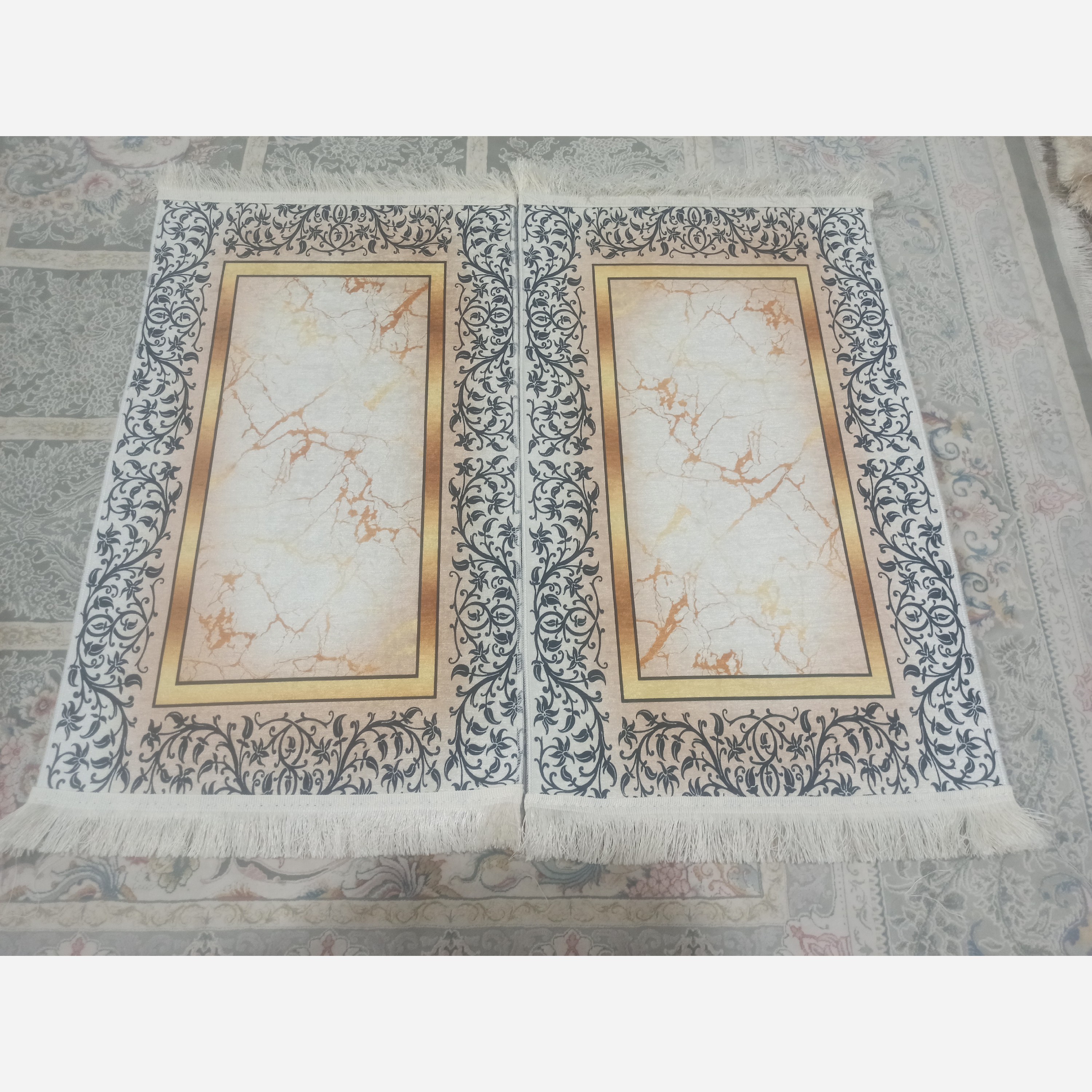فرش طلایی سفید مخمل تُرک هازان، رفیق جدید خونت که قراره دلتو ببره (پس کرایه)