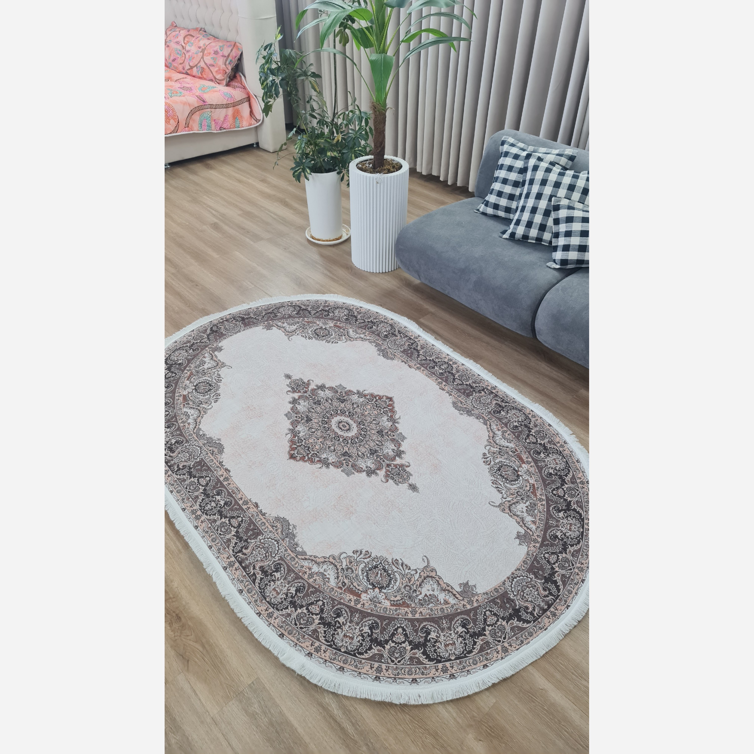 فرشینه بیضی مخمل استُپ دار (اصلا سُر نمیخوره) b54 (پس کرایه)