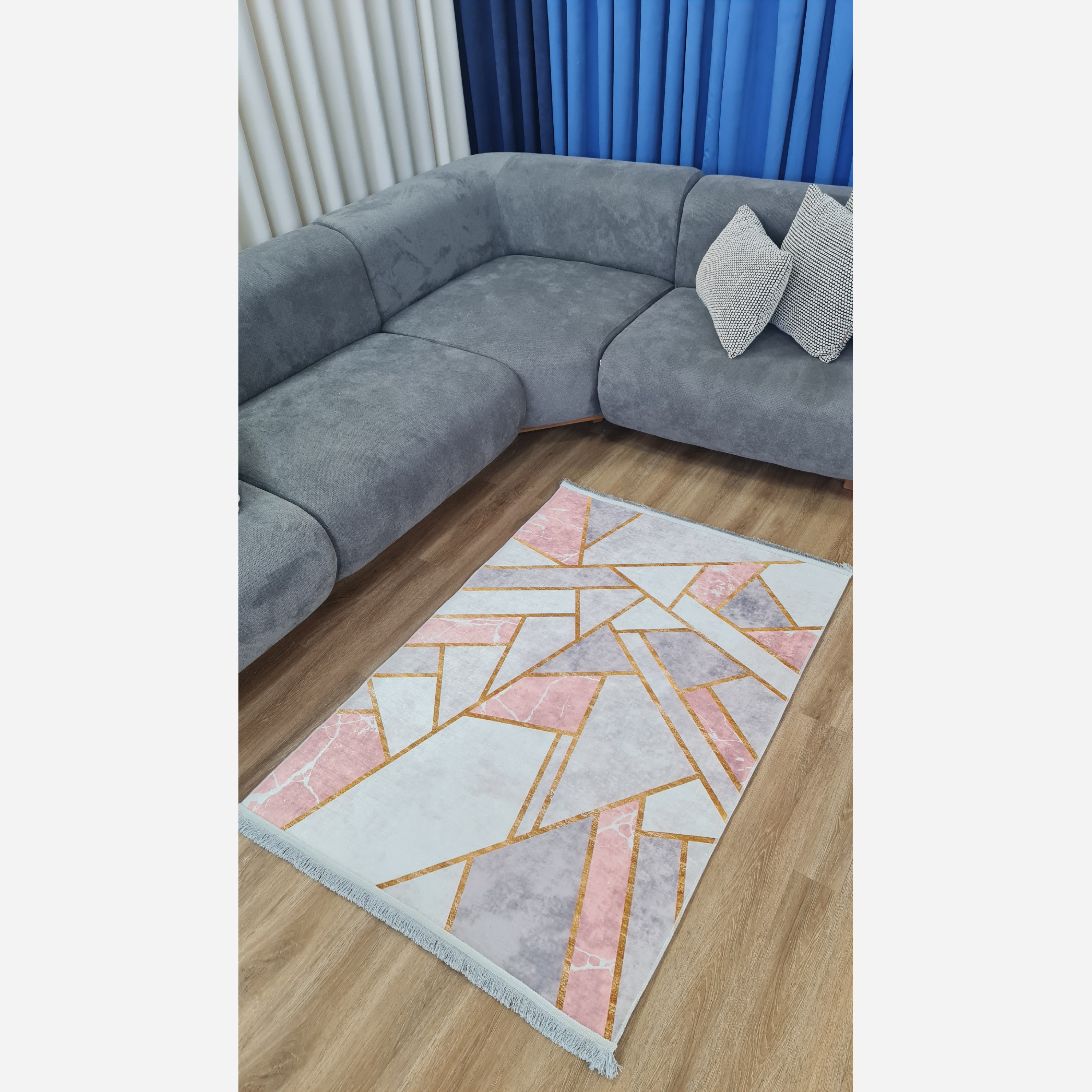 فرشینه مخملی طرح هندسی استُپ دار (اصلا لیز نمیخوره) h275 (پس کرایه)