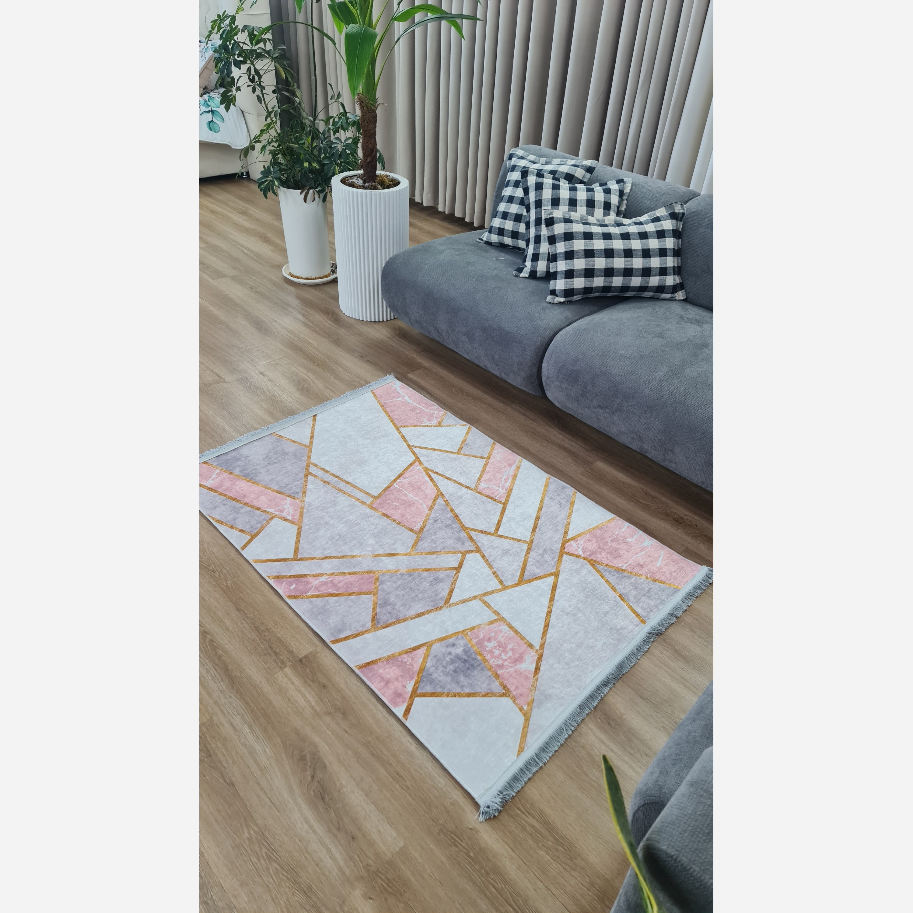 فرشینه مخملی طرح هندسی استُپ دار (اصلا لیز نمیخوره) h275 (پس کرایه)