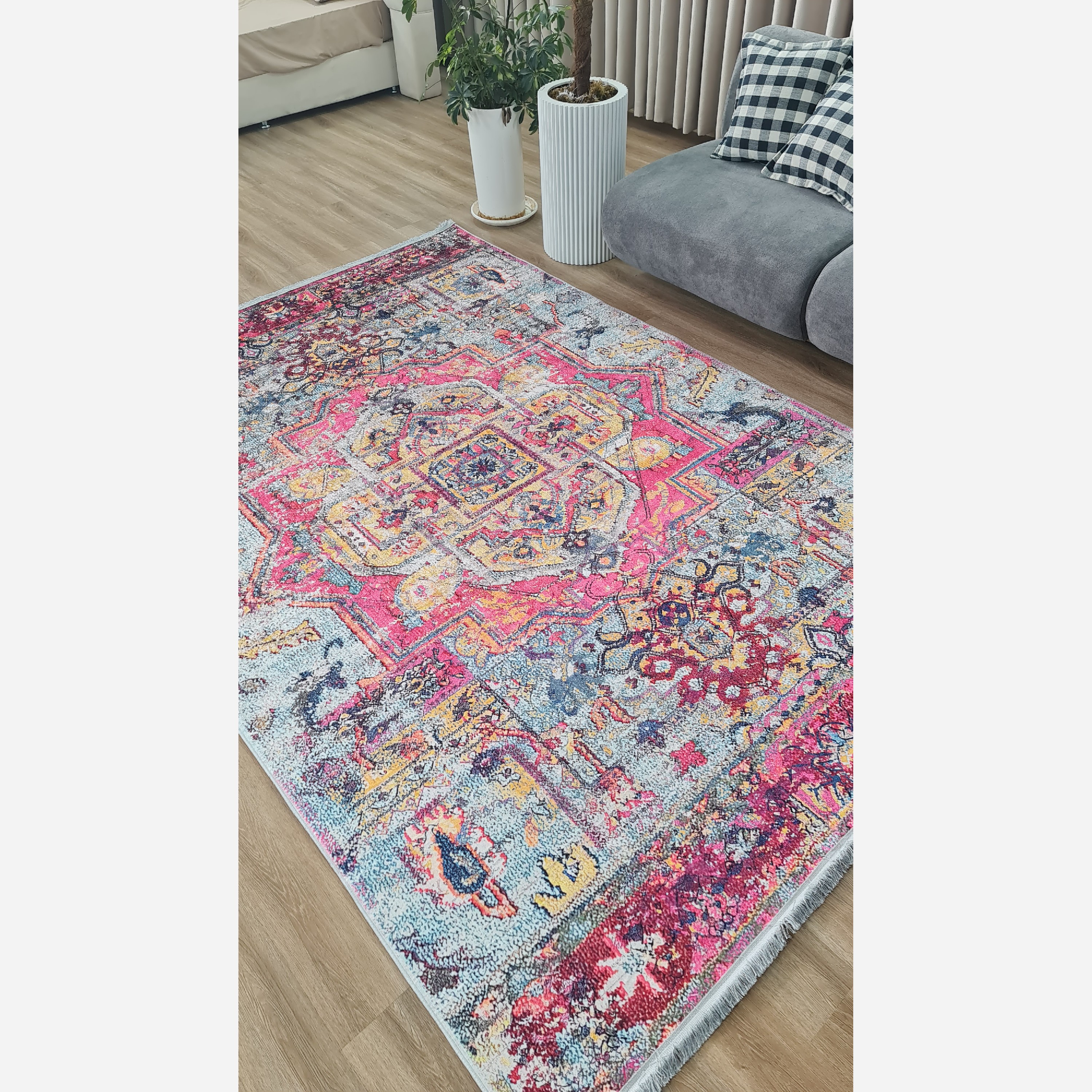 فرش مخمل طرح سنتی استُپ دار (اصلا لیز نمیخوره) m150 (پس کرایه)