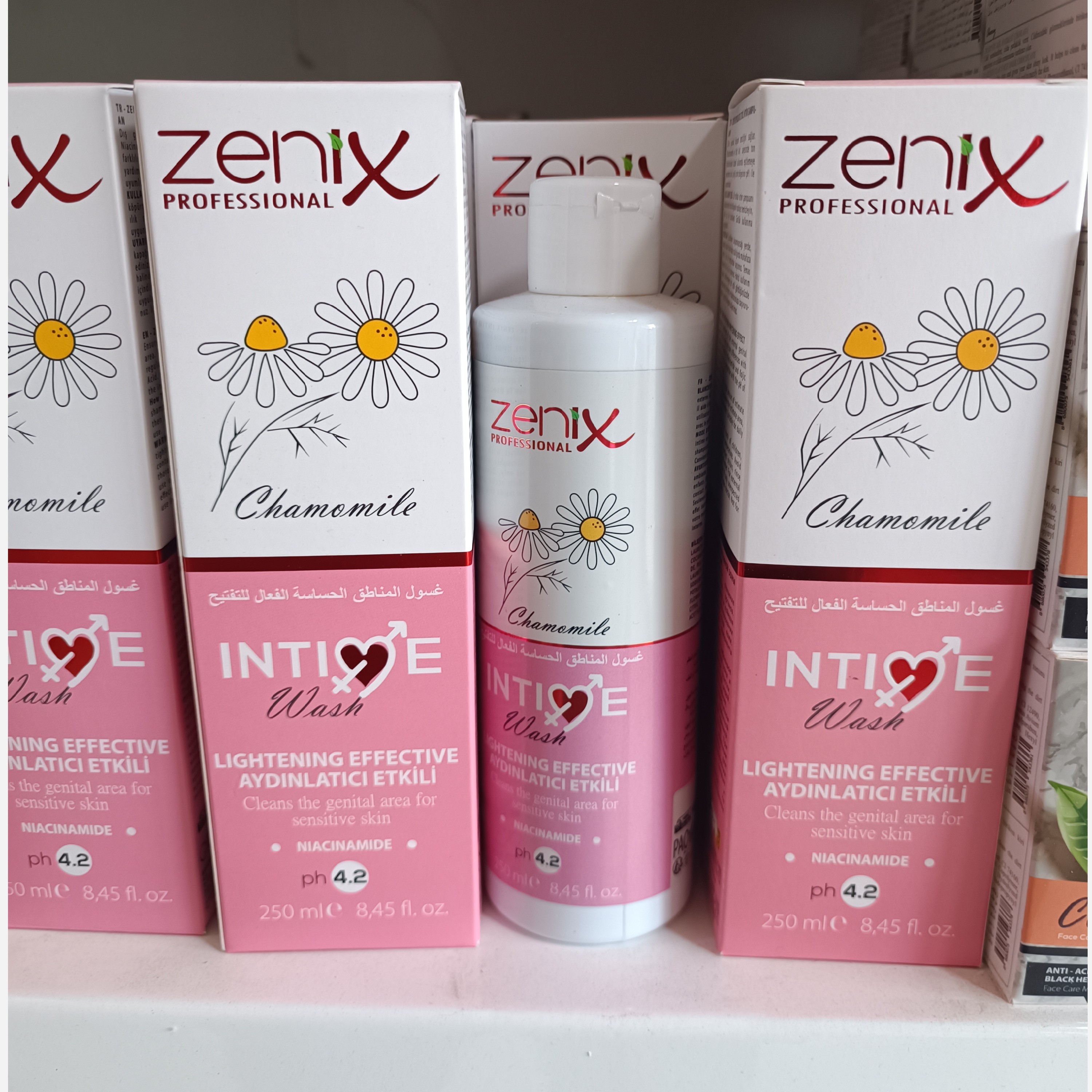ژل بهداشتی بانوان زنیکس zenix ترکیه با عصاره بابونه برای پوست حساس حجم 250 میل