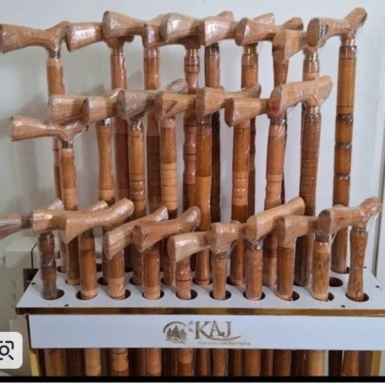 عصا چوبی راش خراطی شده همراه پاشنه عصا مجموعه 8عددی عمده