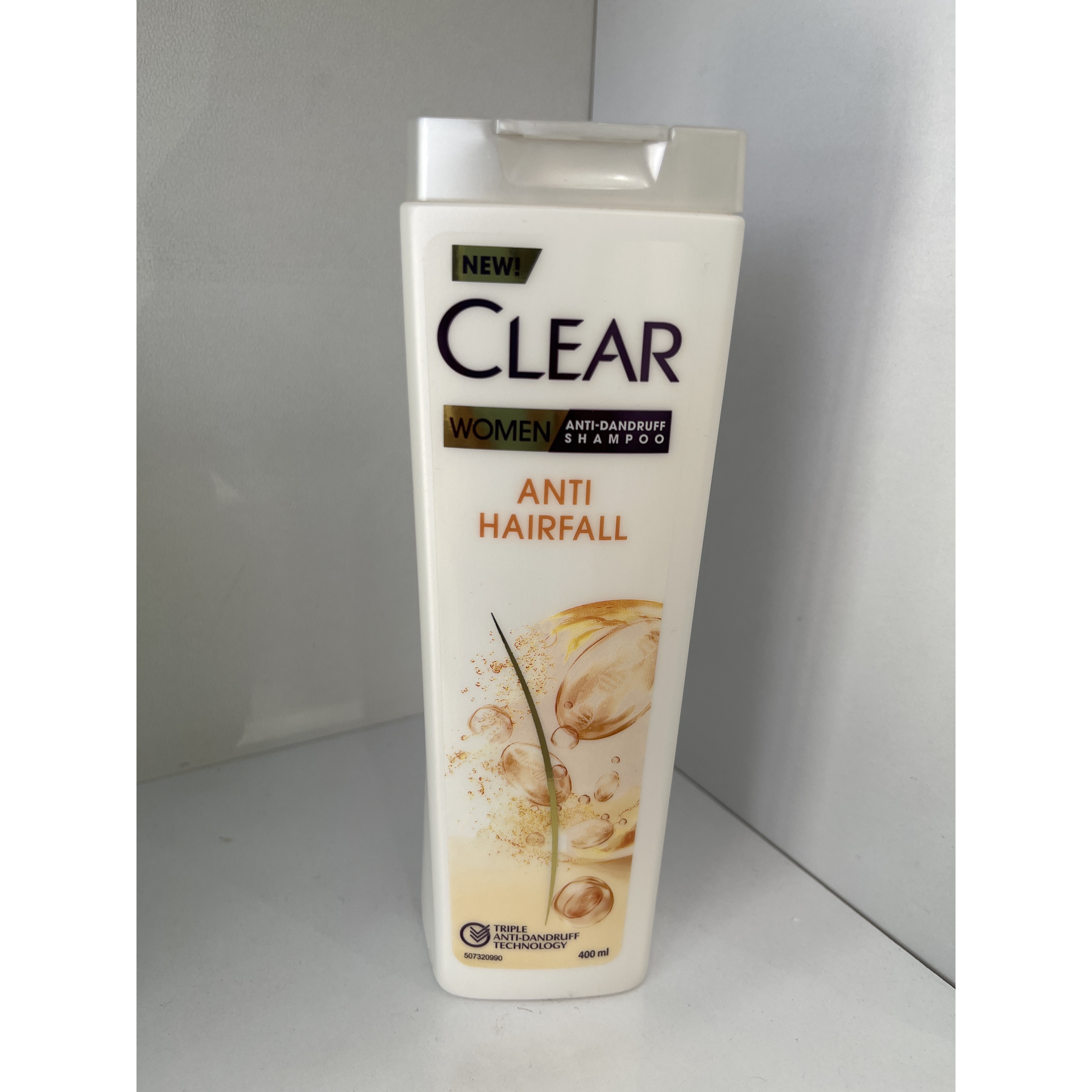 شامپو ضد شوره و تقویت کننده مو بانوان کلیر مدل Anti Hairfall حجم 400 میلی لیتر