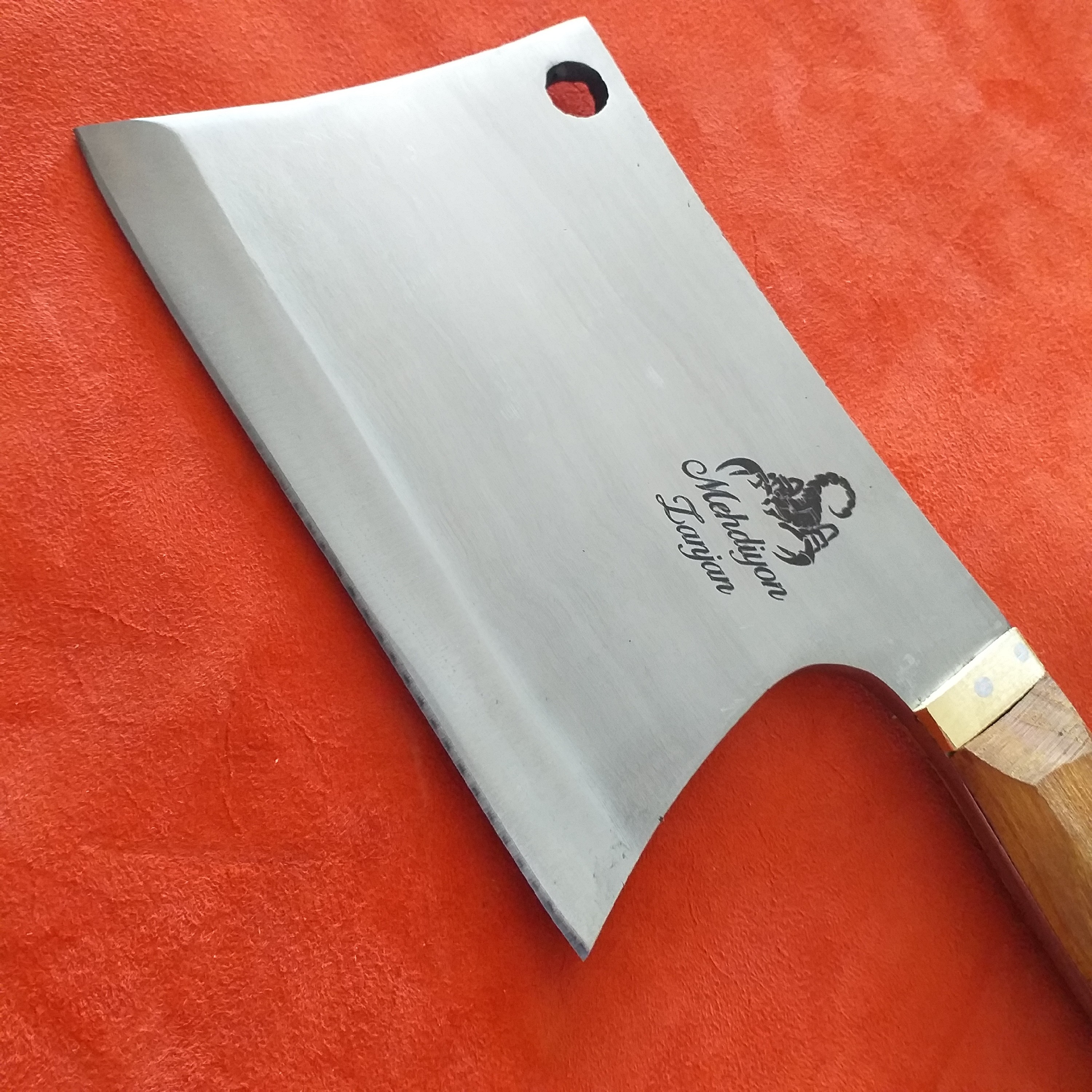 ساطور قصابی ضربه زن استاد مهدیون فولاد فنر 35 سانت مخصوص ضربه زدن و خرد کردن استخوان و شقه کردن لاشه گوسفندی و گاوی