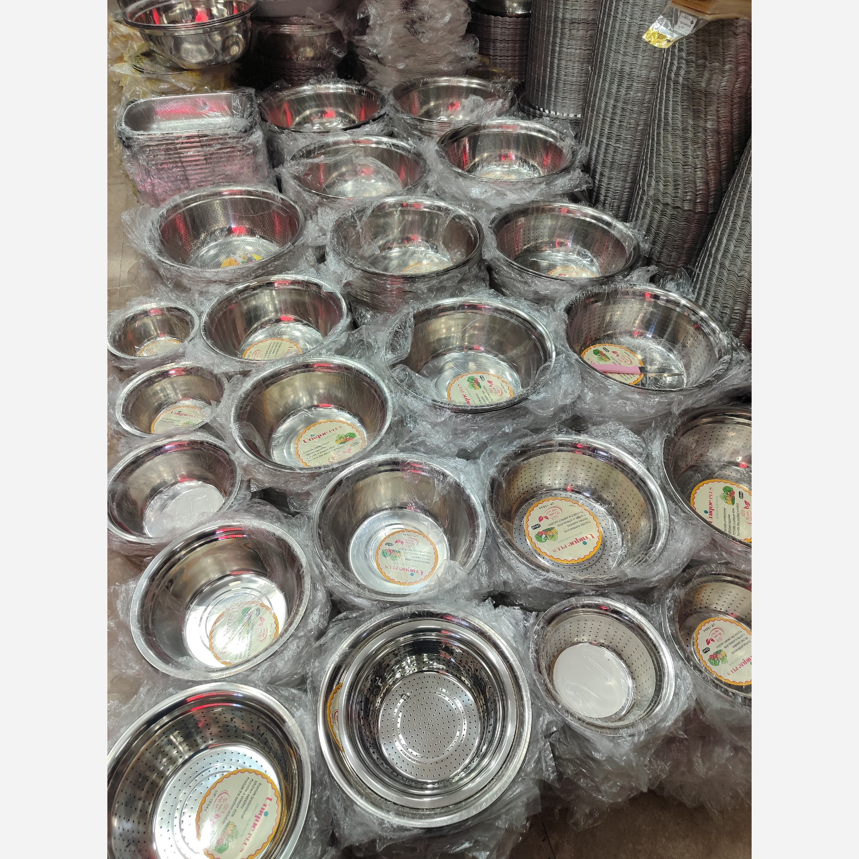 آبکش و لگن یازده پارچه یونیک از سایز 20تا40